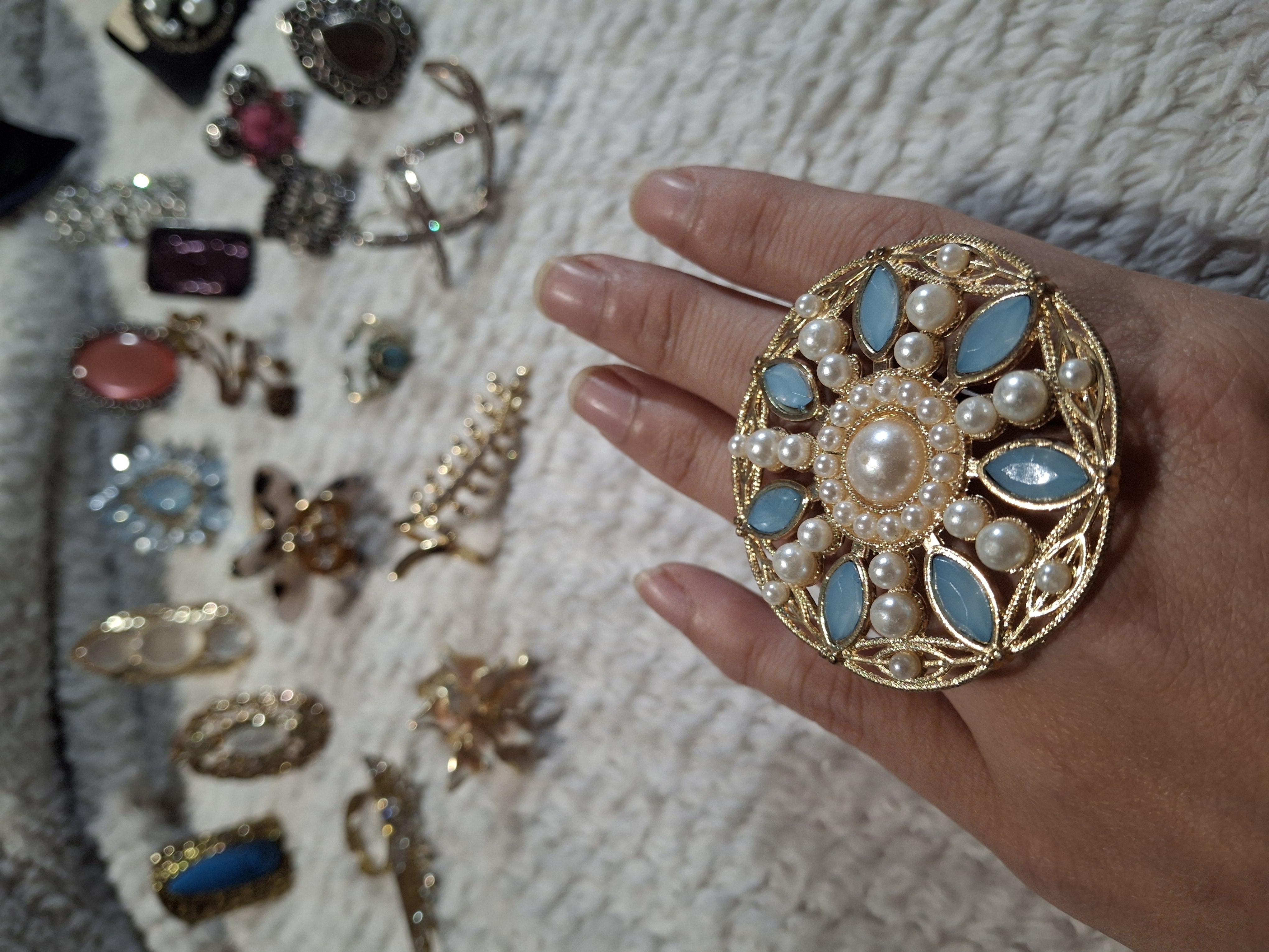 Image 3 for Vintage Adjustable Pearl Large Statement Ring - Gold & Blue