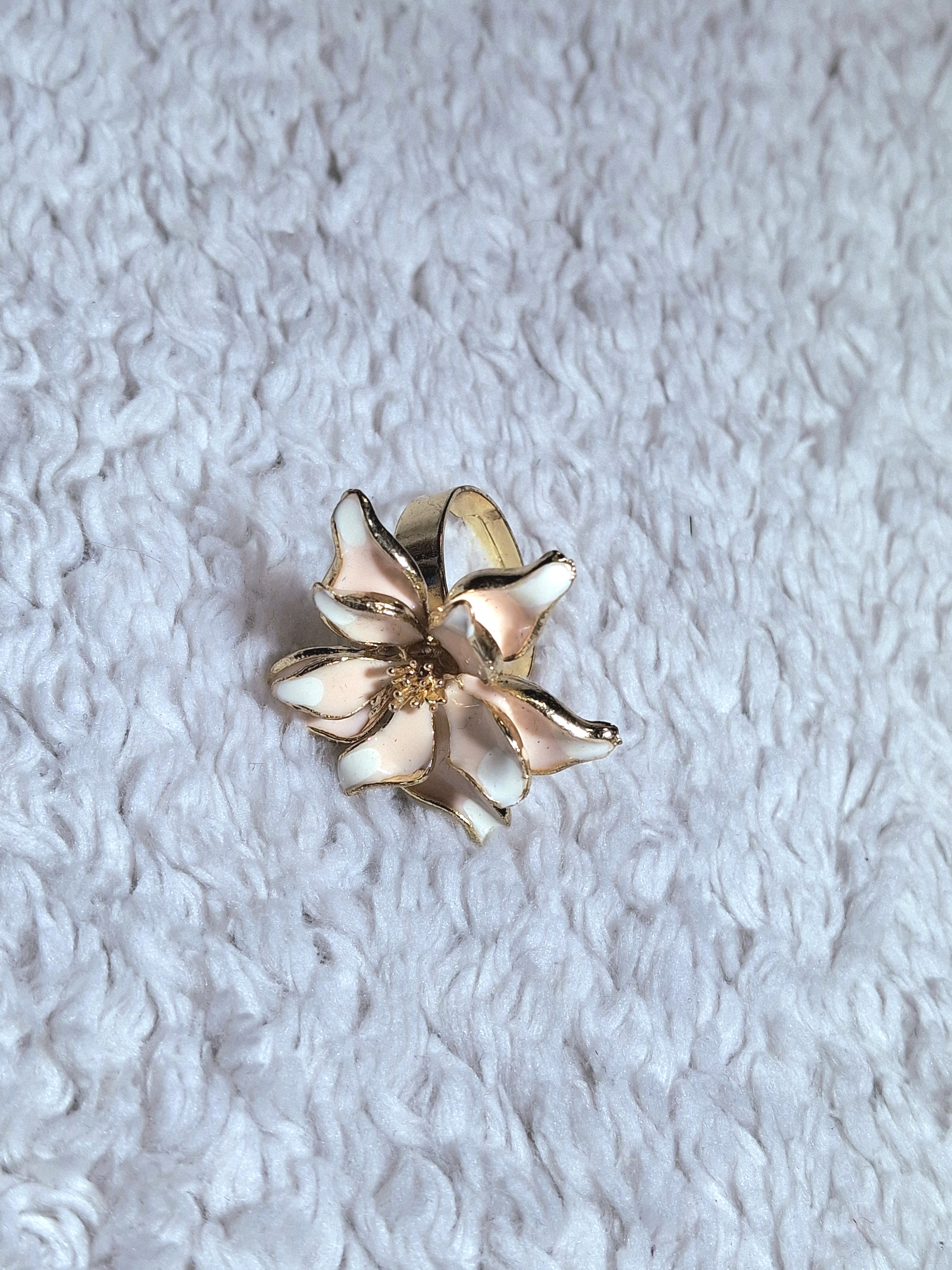 Image 4 for Vintage Adjustable Gold Tone Flower Ring
