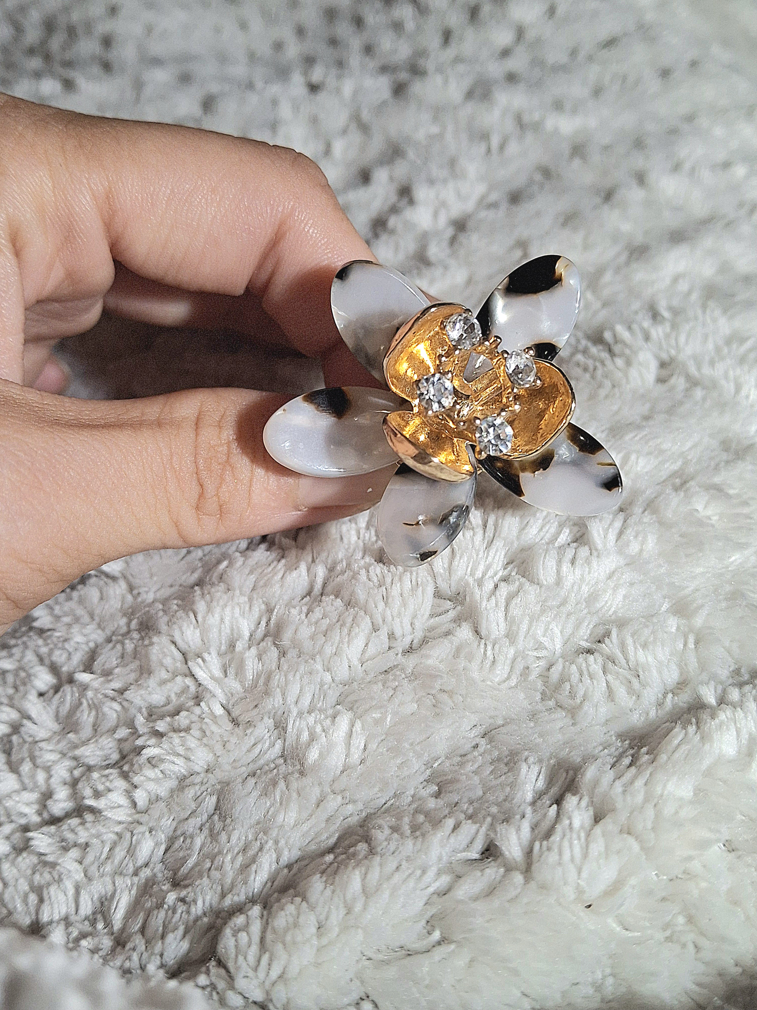 Image 2 for NWOT Adjustable Faux Tortise Shell Flower Statement Ring